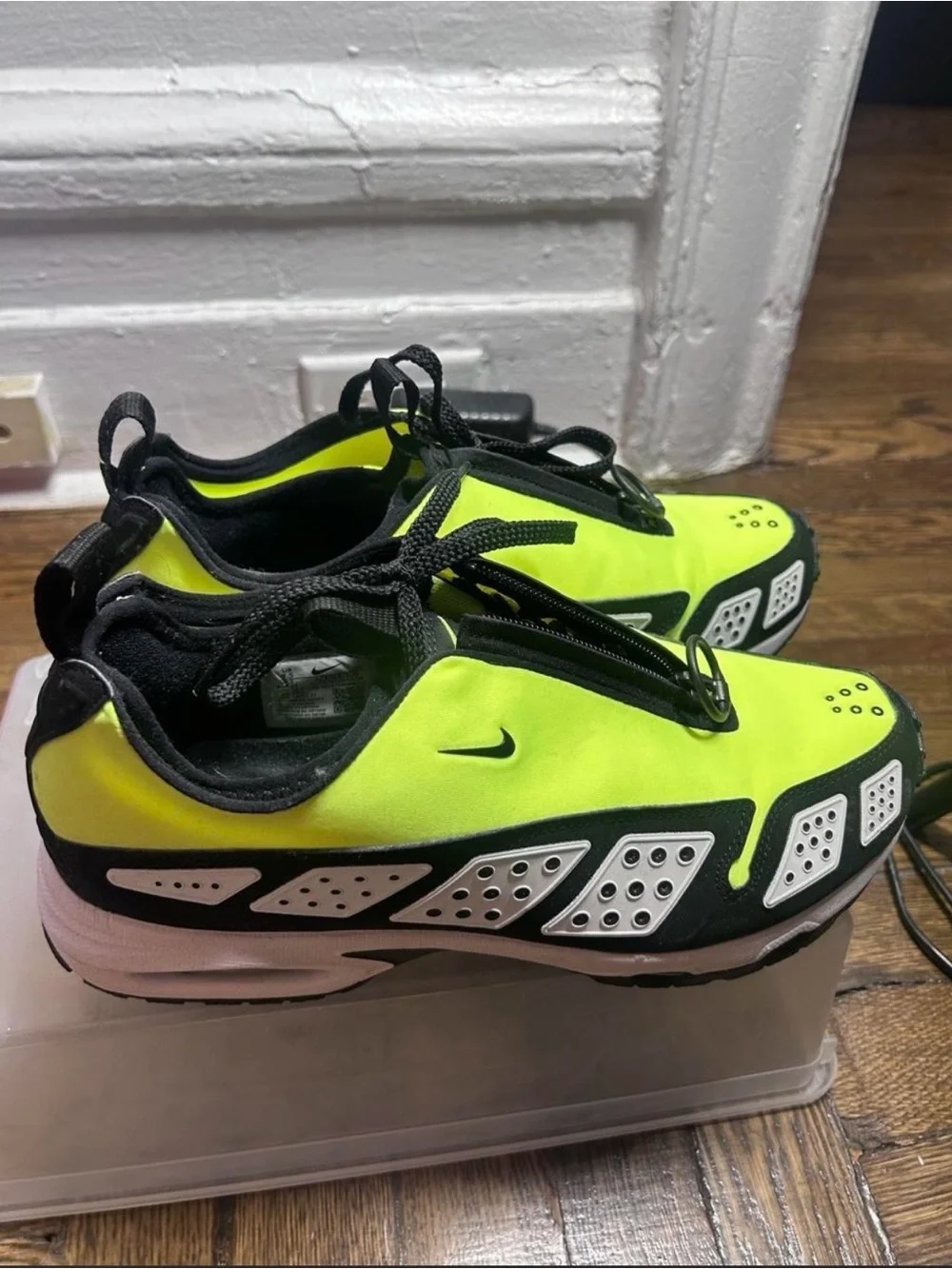 Nike Air Max SNDR Volt/black men 8 1/2